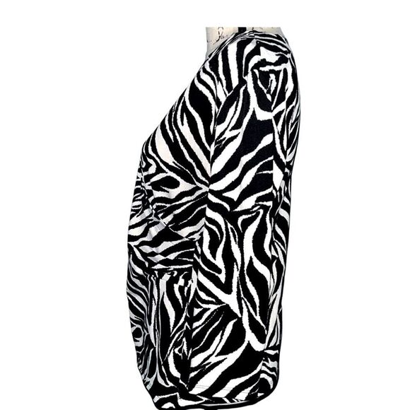 Peck & Peck black and white zebra print faux wrap blouse medium - Picture 3 of 6